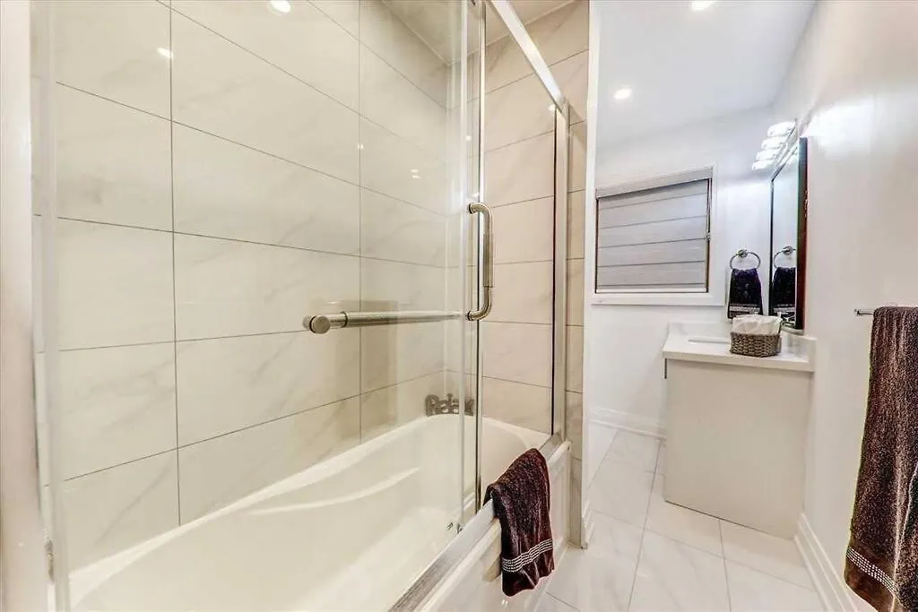 3-Bedroom Modern Luxury Apartment In The Heart Of City 多伦多 加拿大