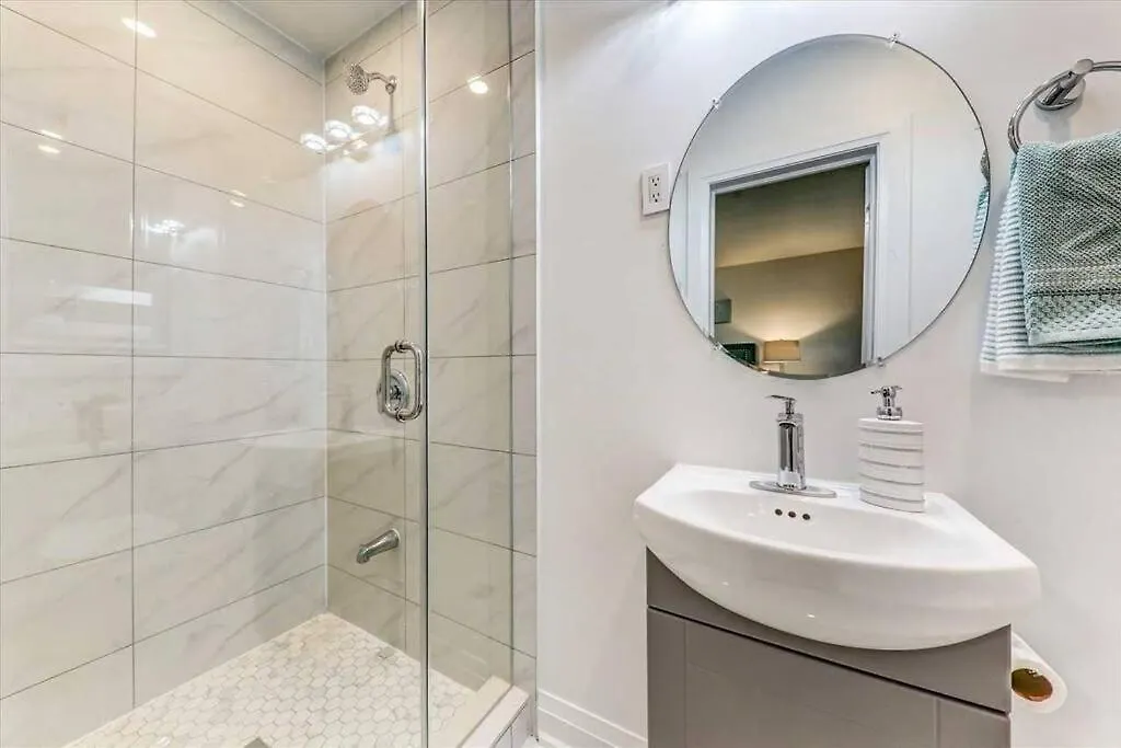 3-Bedroom Modern Luxury Apartment In The Heart Of City 多伦多